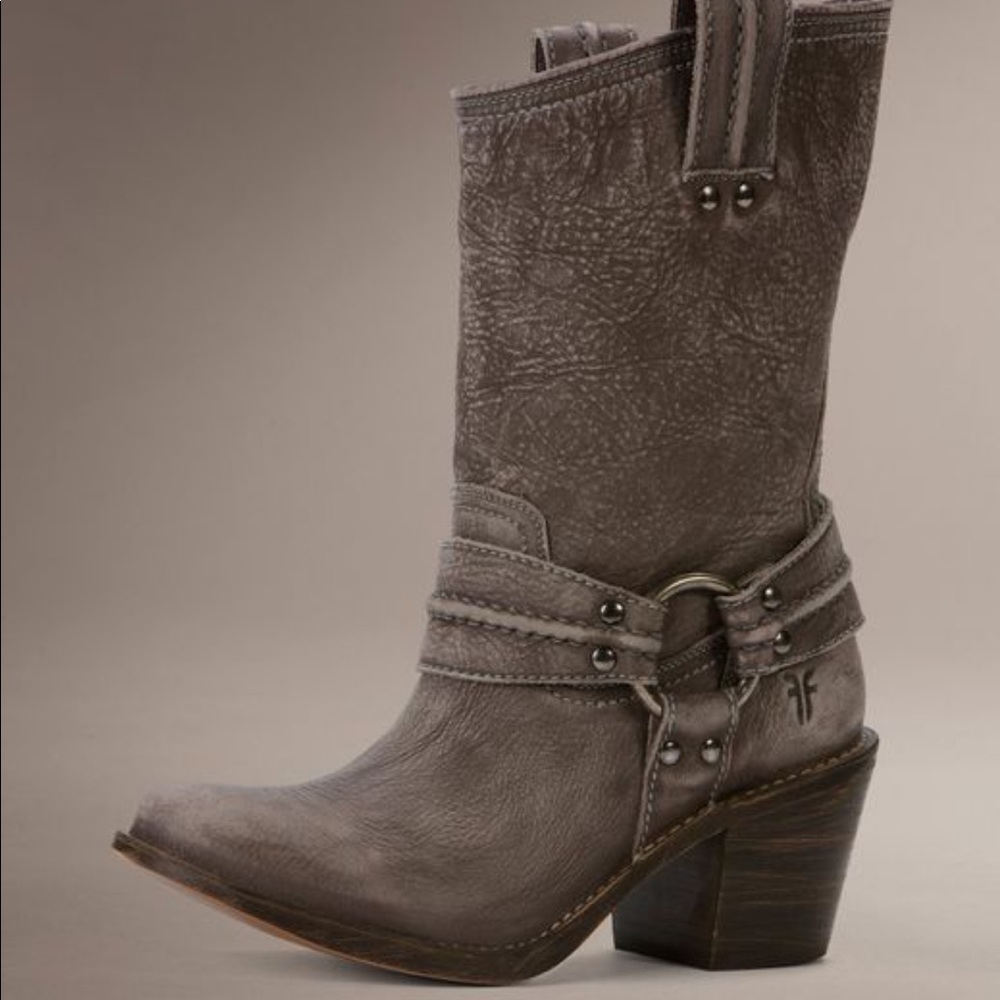 Euc sz 10 Frye Carmen harness boots